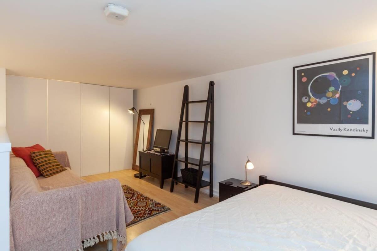 Charming 1 Bedroom Apartment In Old School House Лондон Екстериор снимка