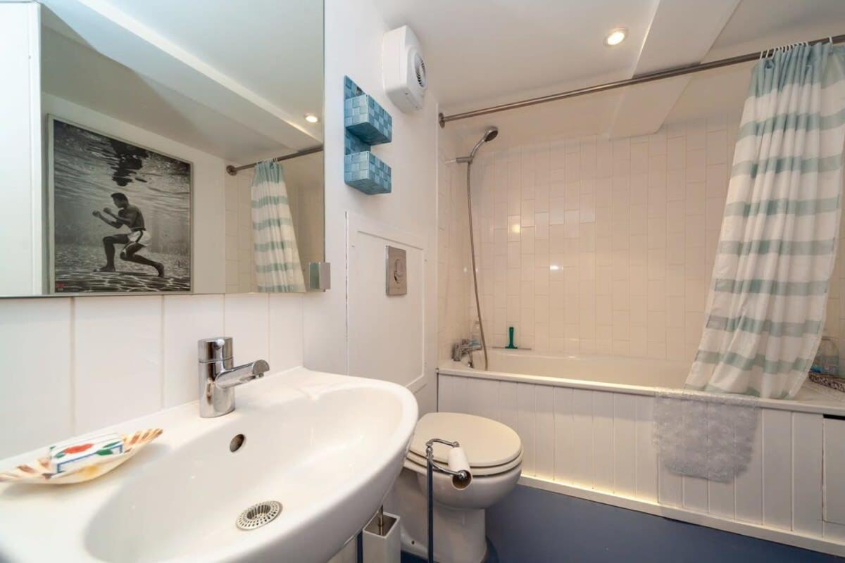 Charming 1 Bedroom Apartment In Old School House Лондон Екстериор снимка